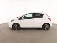 Usado Toyota Yaris Hybrid Active 101 CV (74 kW) 2019 Blanco Berlina
