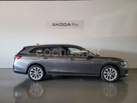 Usado Skoda Superb Selection 150 HP (110 kW) 2024 Cinzento Carrinha