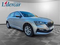Usado Skoda Scala Ambition 110 CV (80 kW) 2021 Gris / plata Utilitario