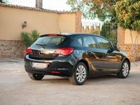 Usado Opel Astra Enjoy 110 CV (80 kW) 2010 Negro Utilitario