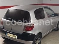 Usado Toyota Yaris Luna 68 CV (50 kW) 2001 Gris / plata Berlina