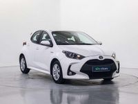 Usado Toyota Yaris Hybrid Active 75 CV (55 kW) 2021 Blanco Berlina