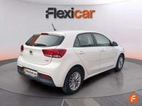 Usado Kia Rio 101 CV (74 kW) 2018 Blanco Berlina
