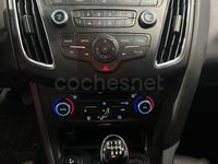 Usado Ford Focus Trend 115 CV (84 kW) 2015 Negro Familiar