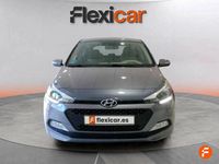 Usado Hyundai i20 75 CV (55 kW) 2015 Gris Berlina