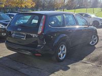 Usado Ford Focus Trend 109 CV (80 kW) 2010 Negro Familiar