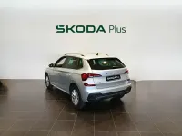 Usado Skoda Kamiq Selection 115 CV (84 kW) 2025 Gris plata SUV