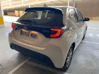 Usado Toyota Yaris Hybrid Active 116 CV (85 kW) 2022 Blanco Utilitario