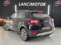 Usado Kia Stonic 84 CV (61 kW) 2022 Negro SUV