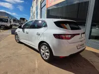 Usado Renault Mégane LIMITED 115 CV (84 kW) 2020 Blanco Berlina