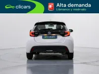 Usado Toyota Yaris Active 75 CV (55 kW) 2021 Blanco Utilitario