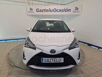 Usado Toyota Yaris Hybrid Active 100 CV (73 kW) 2020 Blanco Berlina