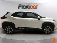 Usado Toyota Yaris Hybrid Active 116 CV (85 kW) 2024 Blanco