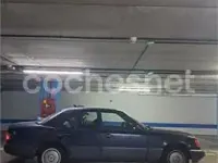 Usado Mercedes E220 150 CV (110 kW) 1993 Azul Familiar