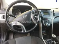 Usado Hyundai i30 100 CV (73 kW) 2015 Gris / plata Berlina