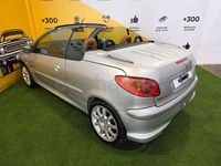 Usado Peugeot 206 Roland Garros 110 CV (80 kW) 2003 Gris / plata Descapotable