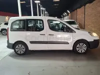 Usado Peugeot Partner Tepee Active 92 CV (67 kW) 2011 Blanco Monovolumen