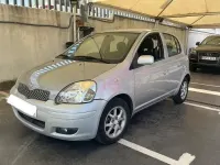 Usado Toyota Yaris Sol 75 CV (55 kW) 2005 Gris / plata Berlina