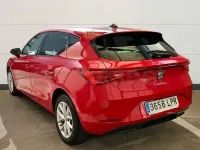Usado Seat Leon Style 110 CV (80 kW) 2021 Rojo Berlina