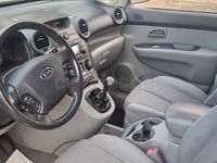 Usado Kia Carens 140 CV (102 kW) 2008 Beige Monovolumen