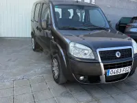 Usado Fiat Doblò 105 CV (77 kW) 2009 Gris / plata Monovolumen