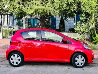 Usado Toyota Aygo Style 68 CV (50 kW) 2010 Rojo Utilitario