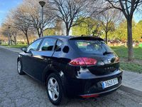 Usado Seat Leon Reference 105 CV (77 kW) 2010 Negro Utilitario