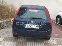 Usado Ford Fiesta Trend 80 CV (58 kW) 2003 Azul Utilitario