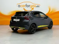 Usado Nissan Micra 92 CV (67 kW) 2022 Gris Utilitario