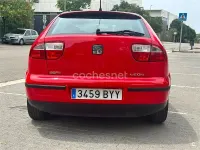 Usado Seat Leon 105 CV (77 kW) 2002 Rojo Utilitario