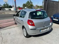 Usado Renault Clio II Authentique 85 CV (62 kW) 2007 Gris / plata Berlina
