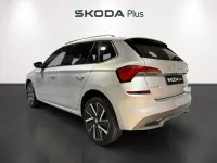 Usado Skoda Kamiq Sport 110 CV (80 kW) 2023 Gris plata SUV