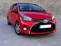 Usado Toyota Yaris Hybrid Active 100 CV (73 kW) 2015 Rojo Berlina