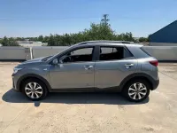 Usado Kia Stonic 101 CV (74 kW) 2024 Gris SUV