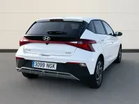 Usado Hyundai i20 79 CV (58 kW) 2025 Blanco Utilitario