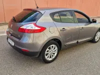 Usado Renault Mégane Life 115 CV (84 kW) 2014 Gris / plata Berlina