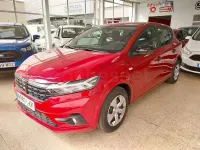 Usado Dacia Sandero Comfort 91 CV (66 kW) 2022 Granate Berlina