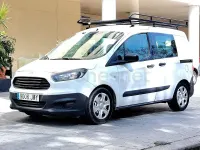 Usado Ford Tourneo Courier Trend 75 CV (55 kW) 2017 Blanco Monovolumen