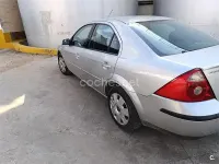 Usado Ford Mondeo Trend 115 CV (84 kW) 2004 Gris / plata Familiar