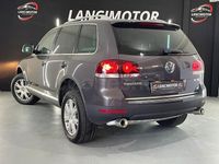 Usado VW Touareg 240 CV (176 kW) 2008 Gris / plata SUV