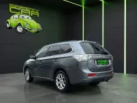 Usado Mitsubishi Outlander P-HEV Motion 203 CV (149 kW) 2014 Gris / plata SUV