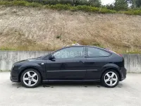 Usado Ford Focus Sport 136 CV (100 kW) 2005 Negro Berlina