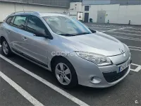 Usado Renault Mégane Dynamique 105 HP (77 kW) 2010 Cinzento Sedan