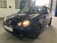 Usado VW Polo Trendline 64 CV (47 kW) 2003 Azul Berlina