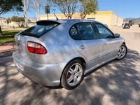 Usado Seat Leon Sport 150 CV (110 kW) 2003 Gris / plata Utilitario