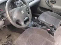 Usado Peugeot 406 90 CV (66 kW) 1998 Verde Berlina