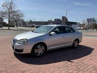 Begagnad VW Jetta Highline 140 HK (102 kW) 2009 Grå Sedan