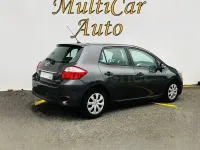 Usado Toyota Auris Active 90 CV (66 kW) 2012 Gris / plata Berlina