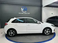Usado Hyundai i30 116 CV (85 kW) 2021 Blanco Berlina