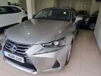 Usado Lexus IS300h Executive Line 223 CV (164 kW) 2018 Gris / plata Berlina